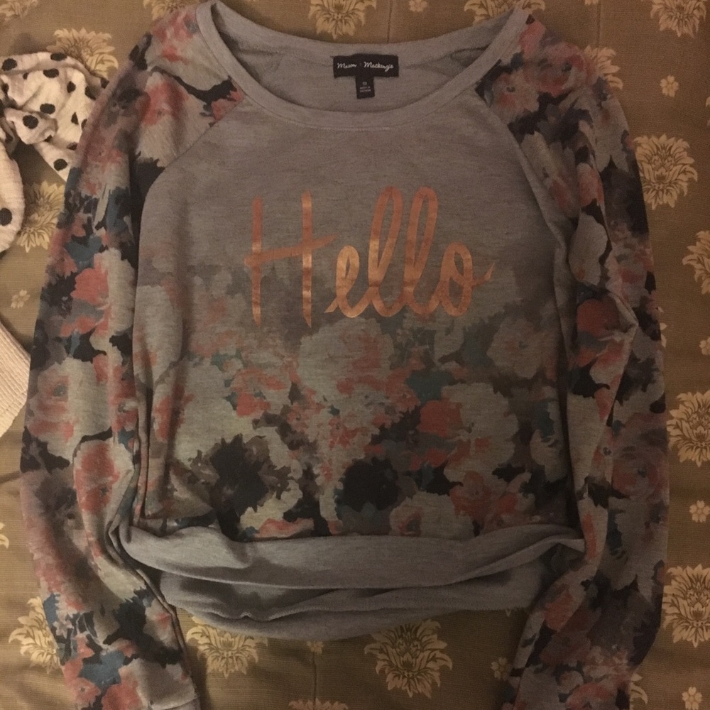 Flower design “Hello” shirt.